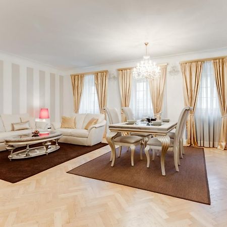 Charles Bridge Royal Apartments - Castle District プラハ エクステリア 写真