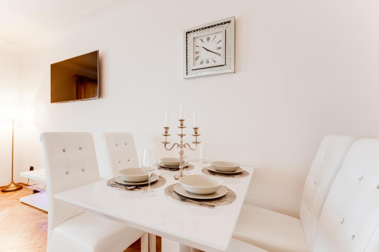 Charles Bridge Royal Apartments - Castle District プラハ エクステリア 写真
