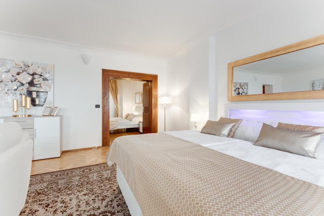 Charles Bridge Royal Apartments - Castle District プラハ エクステリア 写真