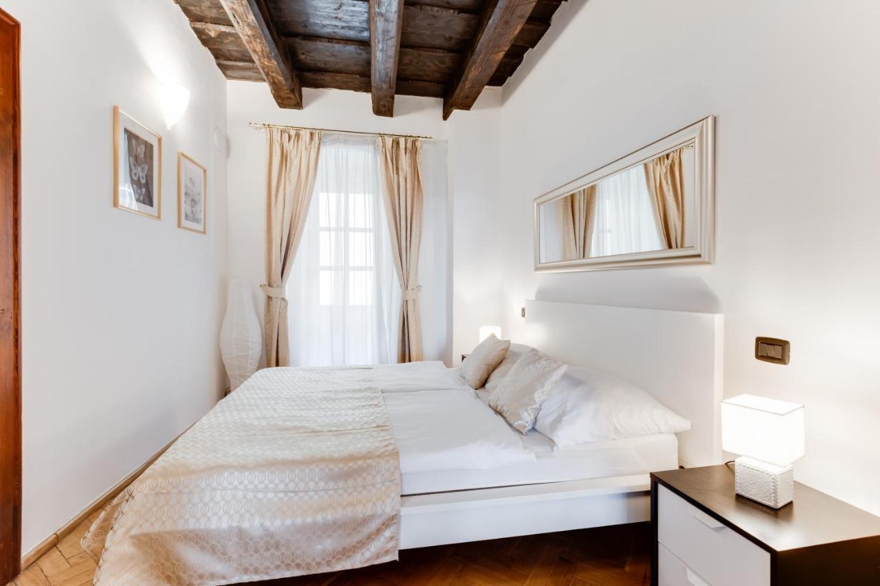 Charles Bridge Royal Apartments - Castle District プラハ エクステリア 写真