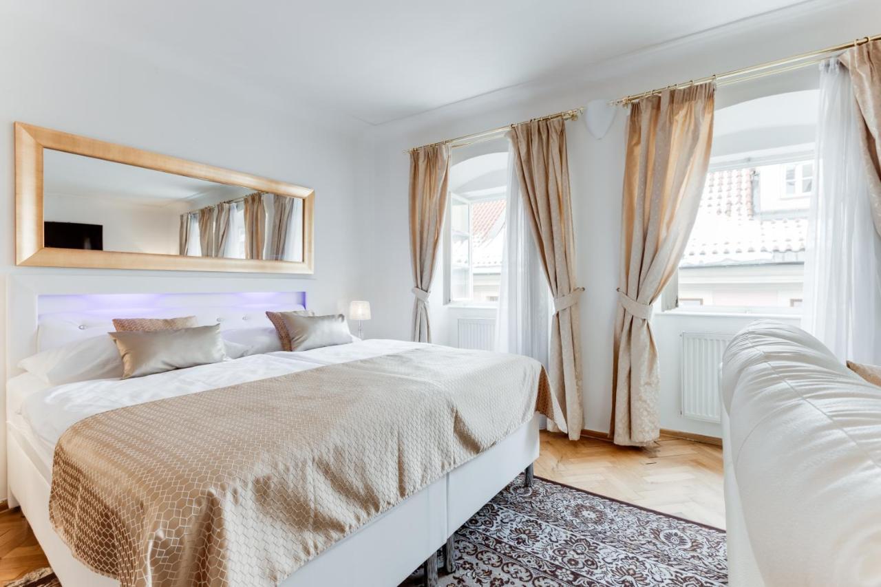 Charles Bridge Royal Apartments - Castle District プラハ エクステリア 写真