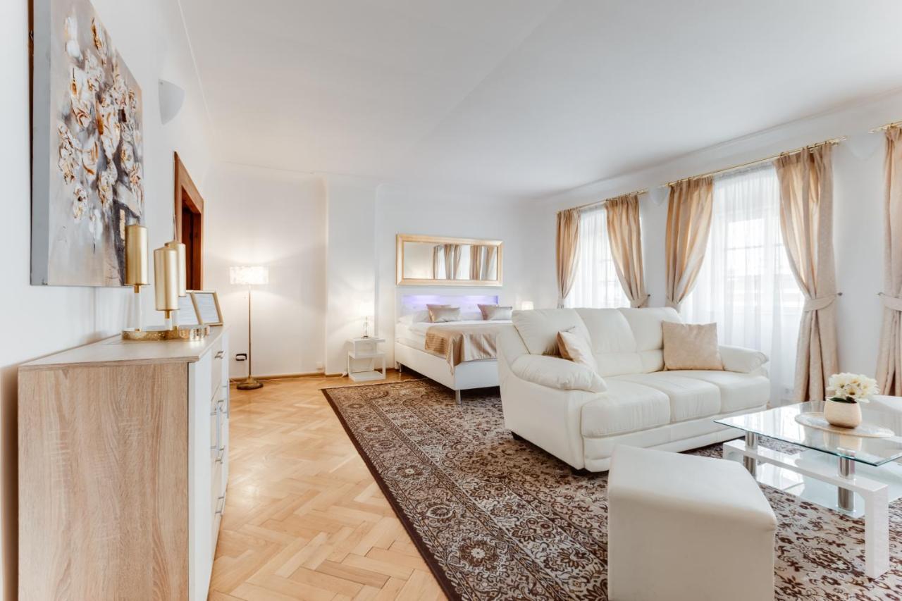 Charles Bridge Royal Apartments - Castle District プラハ エクステリア 写真