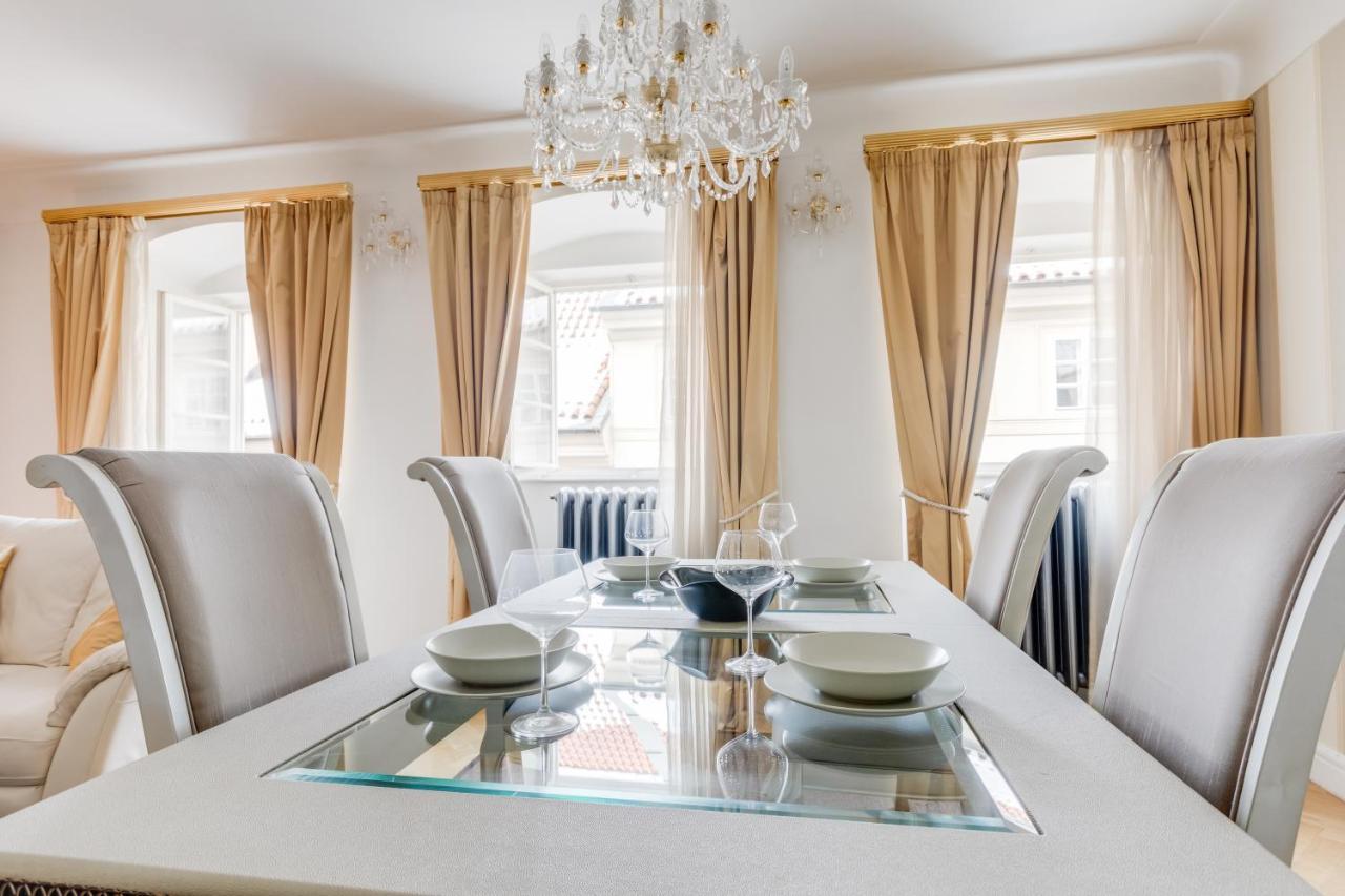 Charles Bridge Royal Apartments - Castle District プラハ エクステリア 写真