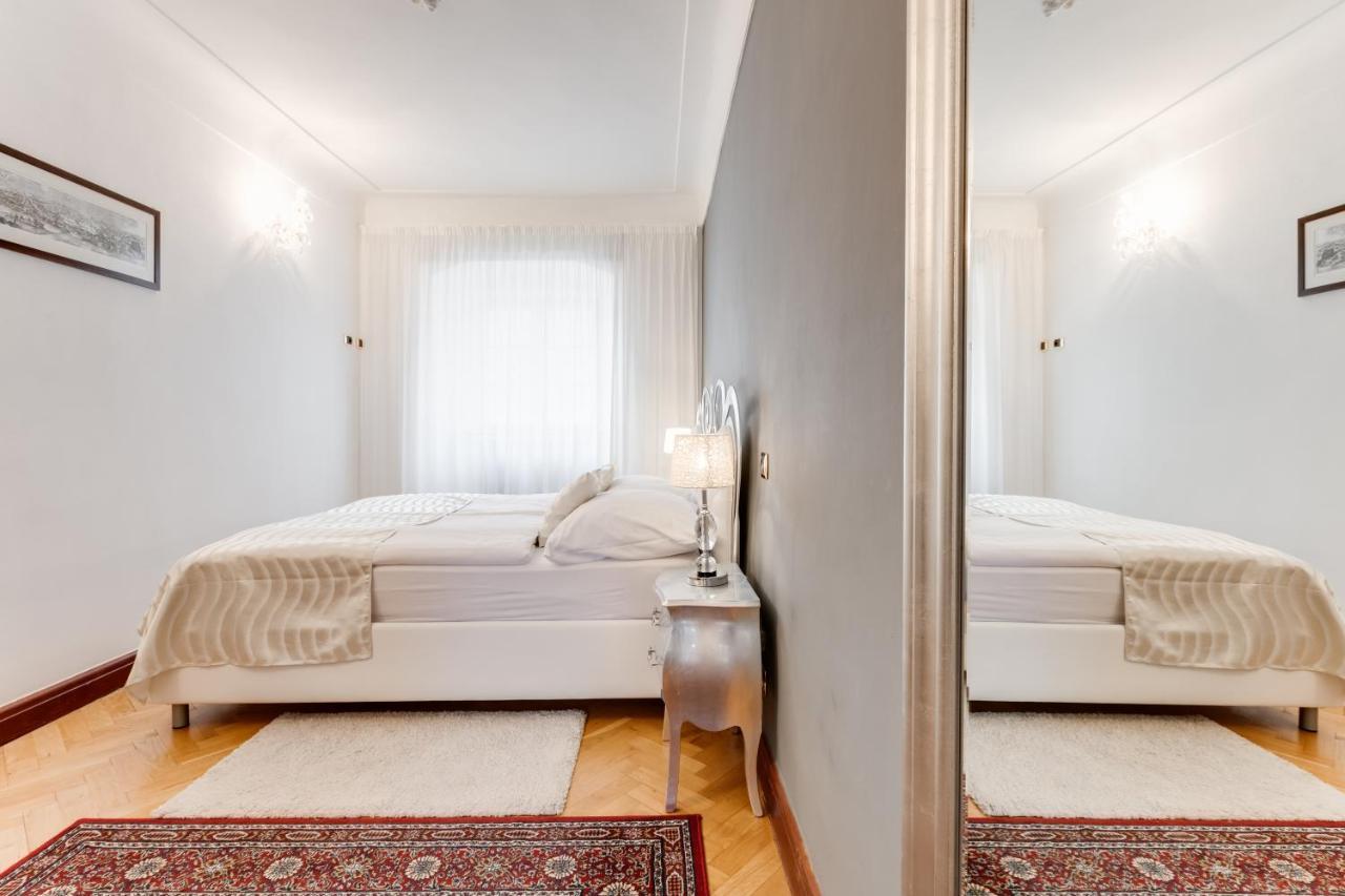 Charles Bridge Royal Apartments - Castle District プラハ エクステリア 写真