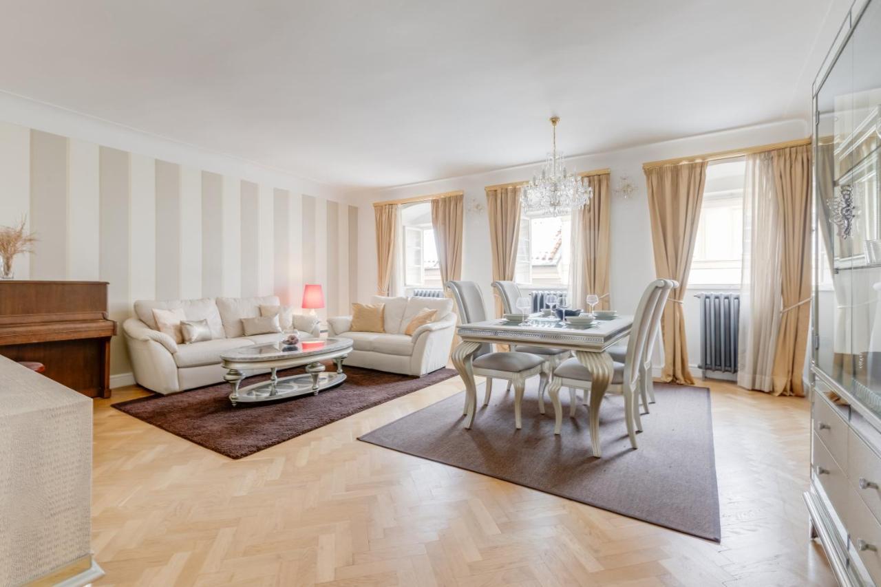 Charles Bridge Royal Apartments - Castle District プラハ エクステリア 写真