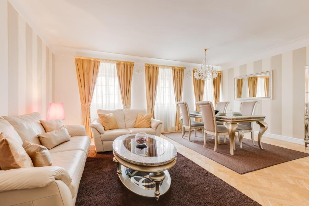 Charles Bridge Royal Apartments - Castle District プラハ エクステリア 写真