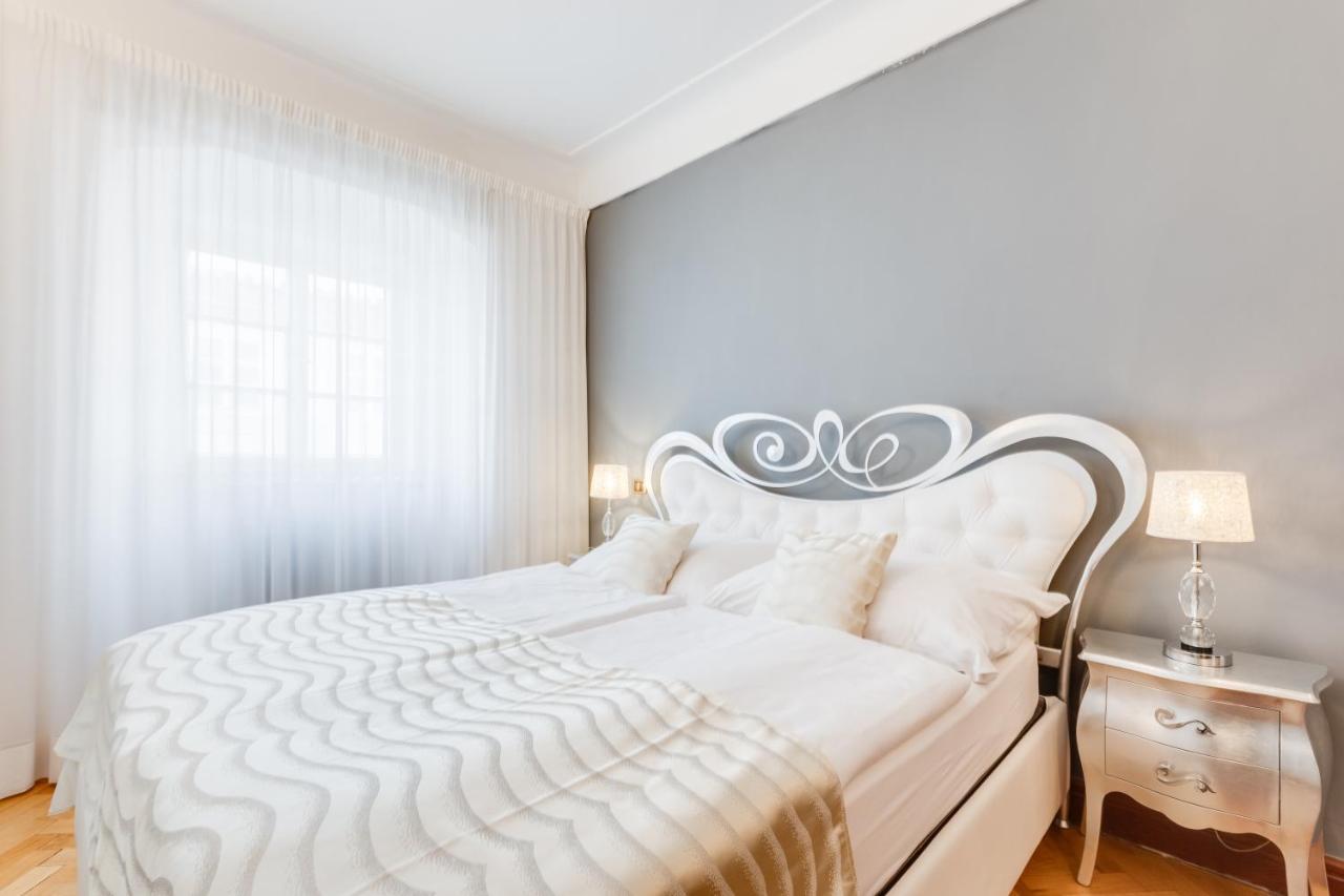 Charles Bridge Royal Apartments - Castle District プラハ エクステリア 写真