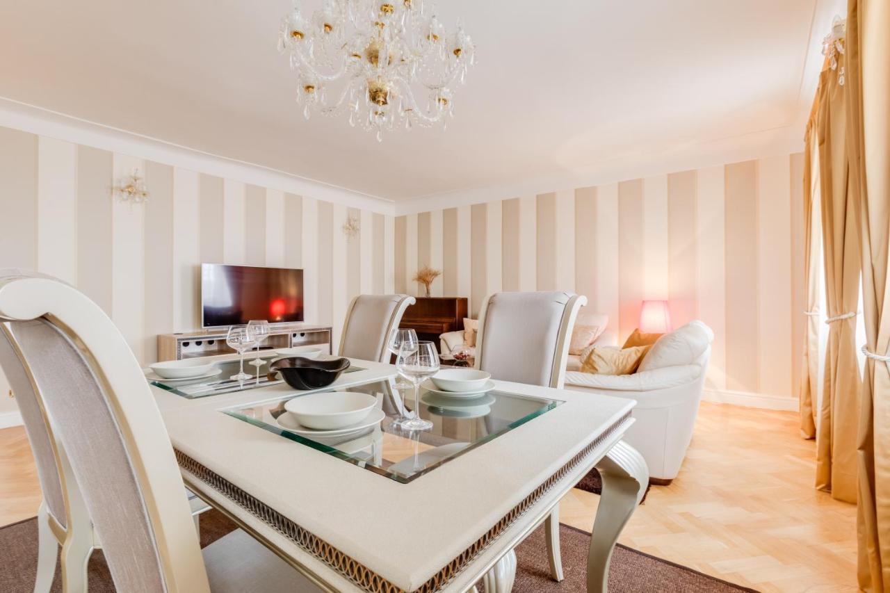 Charles Bridge Royal Apartments - Castle District プラハ エクステリア 写真