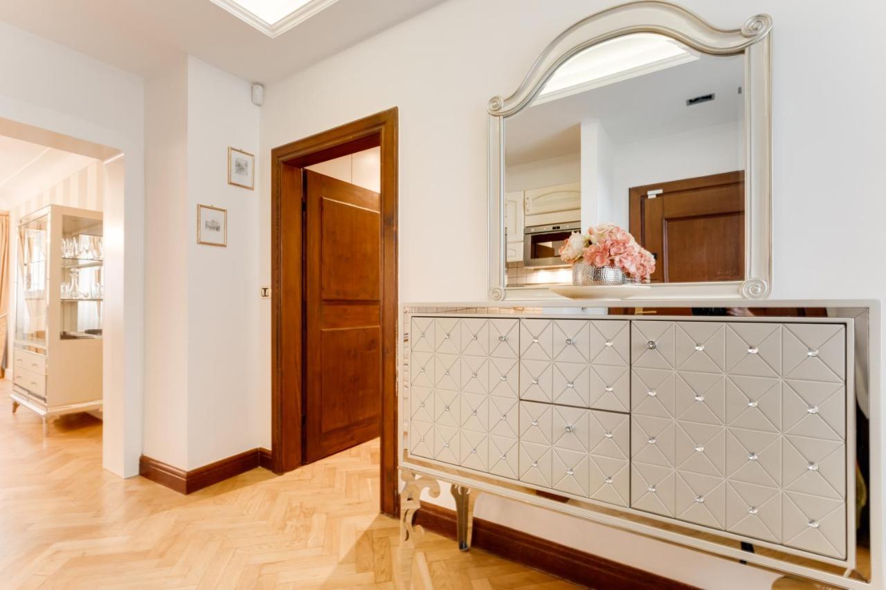 Charles Bridge Royal Apartments - Castle District プラハ エクステリア 写真