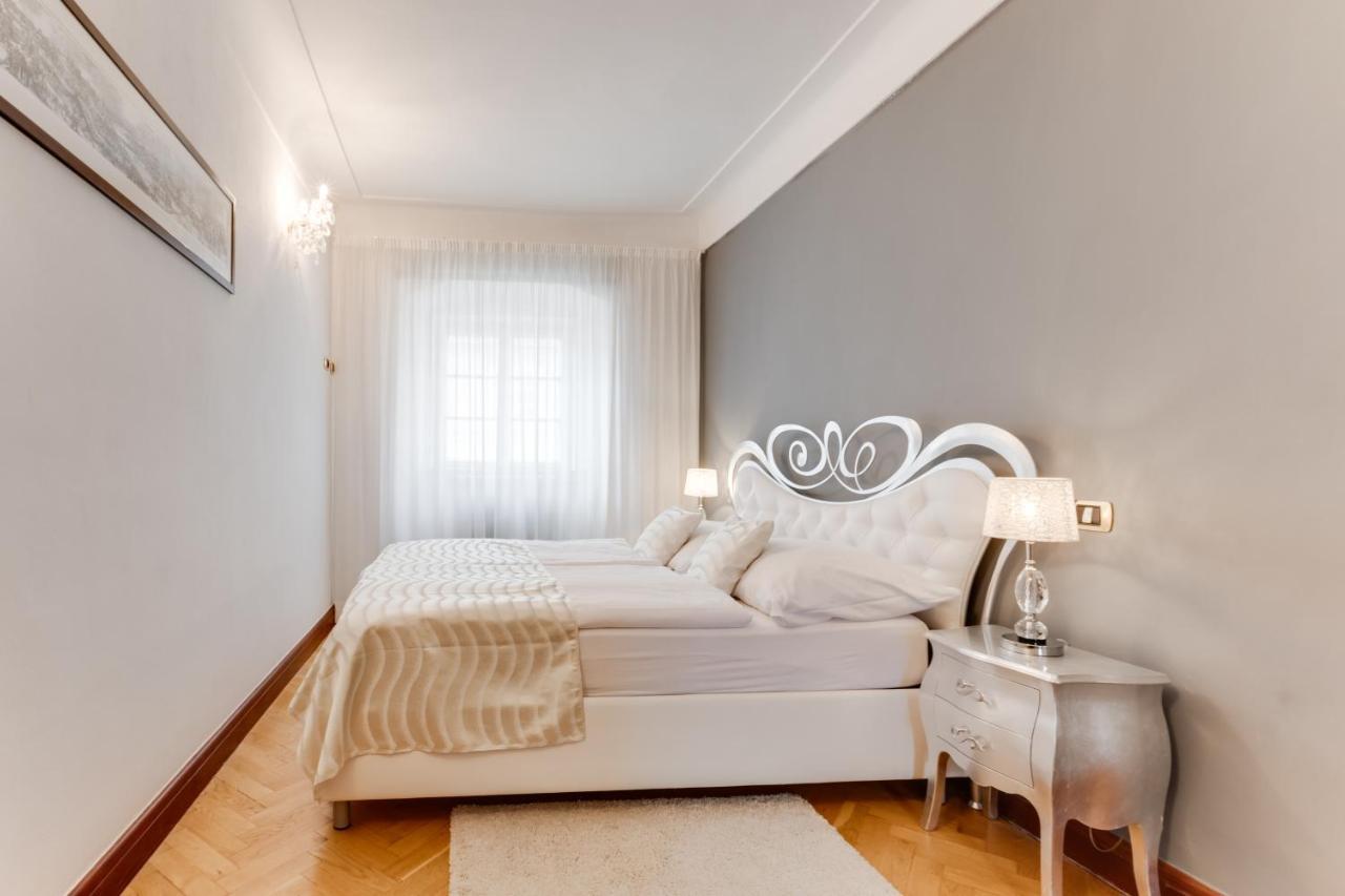 Charles Bridge Royal Apartments - Castle District プラハ エクステリア 写真