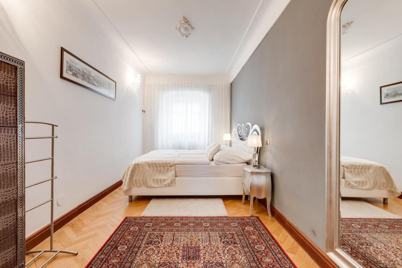 Charles Bridge Royal Apartments - Castle District プラハ エクステリア 写真
