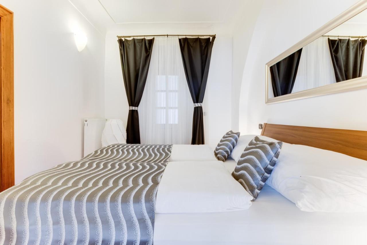 Charles Bridge Royal Apartments - Castle District プラハ エクステリア 写真