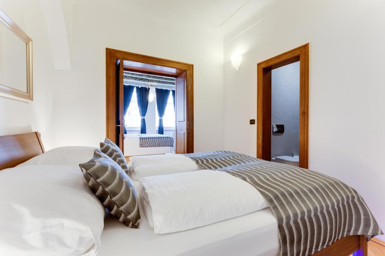 Charles Bridge Royal Apartments - Castle District プラハ エクステリア 写真