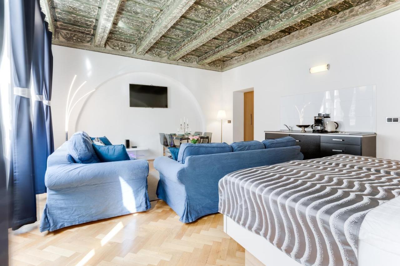 Charles Bridge Royal Apartments - Castle District プラハ エクステリア 写真