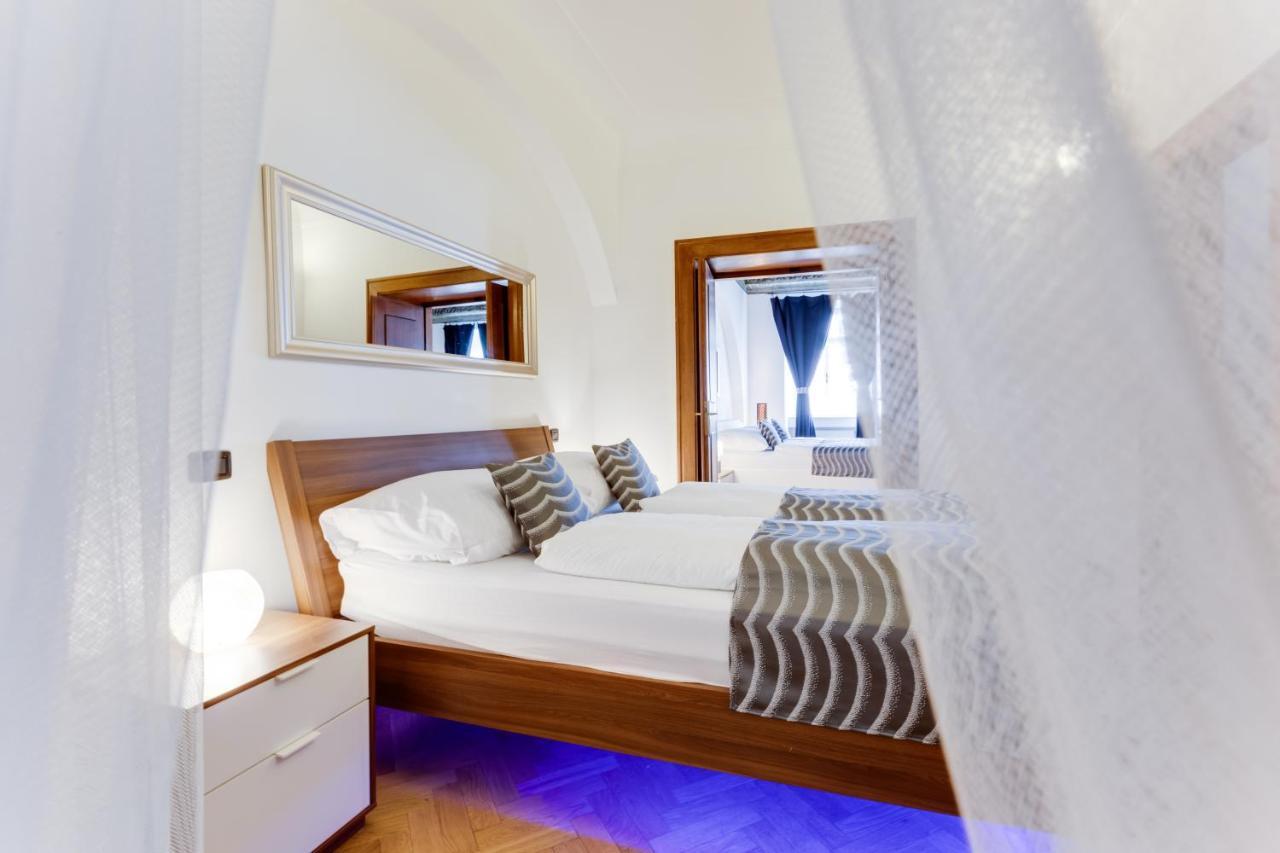 Charles Bridge Royal Apartments - Castle District プラハ エクステリア 写真